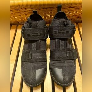 BLACK Lebron Soldier Sneakers - 6.5 Youth